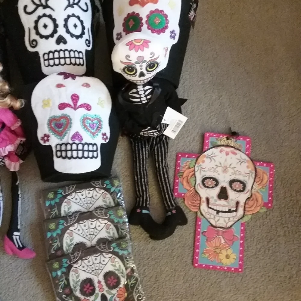 Brand new Halloween 19 piece Day of the Dead and Monster decor